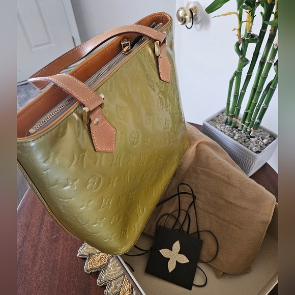 Authentic Louis vuitton Vernis tote bag - Picture 3 of 14